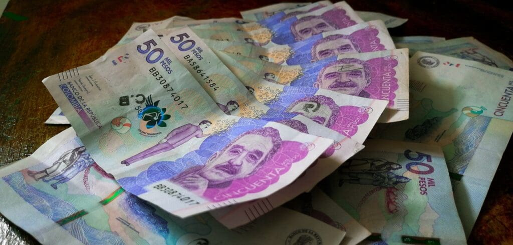 Imagen del peso colombiano representando la inflación en el país
