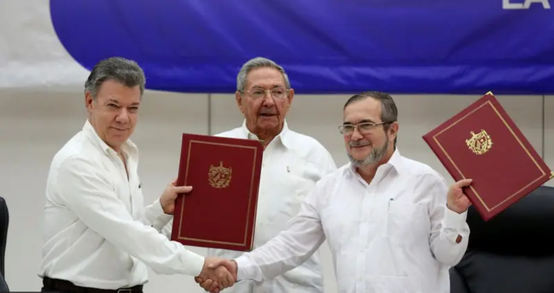 Acuerdos de paz con las FARC poniendo fin a la violencia política